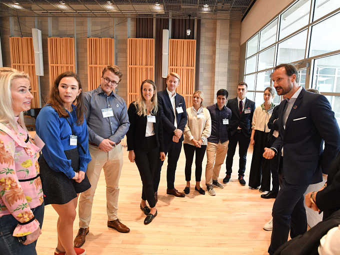 Crown Prince Haakon also had the opportunity to meet some of the Norwegian students at Columbia. Photo: Eileen Barroso / Columbia University 